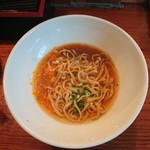 浜堂ラーメン - 麺が残り1/3の所で、スープ投入
