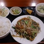 24時間 餃子酒場 - ニラレバ定食　550円
