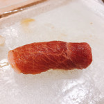 うを徳 - 下田の本鮪中トロのにぎり