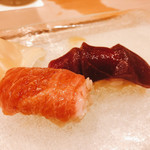 うを徳 - 本鮪の赤身ヅケにぎりと大トロのにぎり