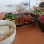 小さな森のレストラン ポパイ - ポークソテー定食1150円。