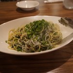 ななくさ食堂 - 「釜揚げしらすと生青のりのガーリックパスタ」/1800円
