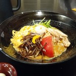 四川ラーメン - 冷麺　850円(税別)。