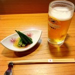 小魚料理 とみ助 - キリン一番搾りの生ビールと今が旬のオクラのおひたし(お通し)でスタート♪(*^^)o∀*∀o(^^*)♪