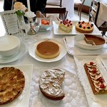 マダム・トキ - 10種のケーキ！この中から好きなものを選んでカットしてくれる！
