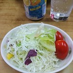 伊勢屋酒店 - 海老フライのサラダ。