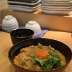 鶏料理 はし田屋 - 名物 親子丼