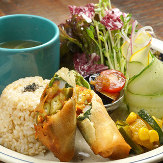 女性に嬉しい！健康や美容効果が期待できるビーガン料理