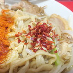 ラーメン二郎 - 粗挽き唐辛子投下～♪