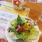 さわやか　 - パイナップルカルピス108円、フレッシュサラダ