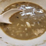 煮干し豚骨らーめん専門店 六郷 - 意外にサラッとしてる