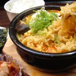 Hanagoyomi - ランチ ユッケジャンラーメンｏｒうどんセット 半日炊いた牛骨スープを辛口に味付け