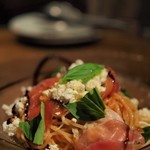 Grill & Pasta es - "フルーツトマトとイタリア産プロシュートの冷製トマトソースパスタ"