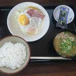 香芝ＳＡ上り フードコート - ハムエッグ定食