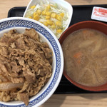 吉野家 - 牛丼（アタマ大盛）とサラダのセット