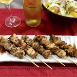 吾助 - 焼き鳥（もも&かわ）…各100円