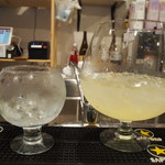 大衆酒場 天ぷら娯楽 - 出世サワー4杯目と5杯目のグラスを比較