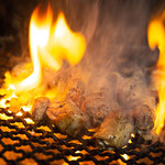 Imo - 宮崎名物地鶏のもも焼きは炭火で豪快に焼き上げます