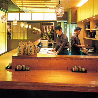 Local sake sourced from all over the country that is irresistible for Japanese sake lovers