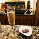 ラ･メゾン･デュ･ショコラ 丸の内店 - 「テタンジェとボンボン・ドゥ・ショコラ　2粒とのマリアージュ」（1,890円）