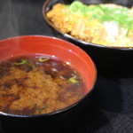 かつ丼 吉兵衛 - 赤だし