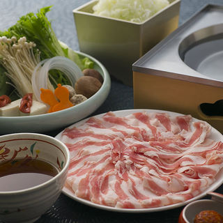 It has an appealing texture that melts in your mouth. Tsuyu-shabu, a specialty that you can enjoy with your eyes and tongue