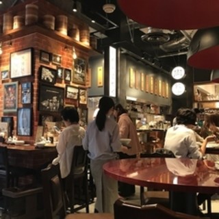 開放的なおしゃれでカジュアルな店内♪女子会や会社の飲み会に♪