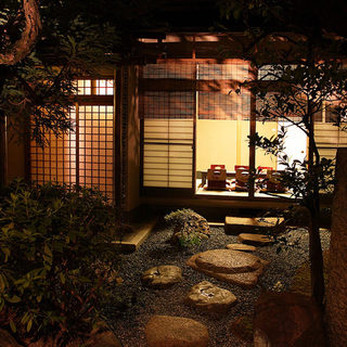 【眺めがよい】日本庭園を眺めながらのお食事