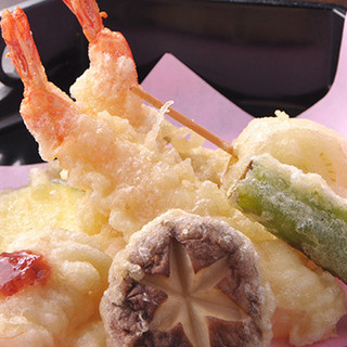 宮崎県産とらふぐ使用◎旬食材の天ぷらなど、逸品料理も豊富。