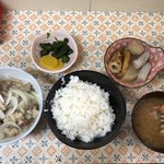 深夜食堂 桐生 - 2019/08/22
            牛スジ煮込み定食 500円