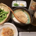 九州名物とめ手羽 - 枝豆、手作り豆富、お通し、ビール。