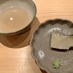 鮨 さかい - 鮑とその煮汁