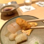 鮨 さかい - 馬糞海胆オンザ牡丹海老にしてみました