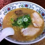 こく一番 ラーメン みどりや - チャーハン大盛りに付け合わせのラーメン