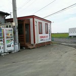陣中 牛タンスタンド - 道路沿いのトレーラーハウス