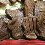 陣中 牛タンスタンド 閖上店 - この厚さにビックリします