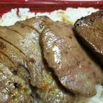 陣中 牛タンスタンド - 柔らかそうな感じ伝わりますかね～