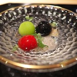 さえき - 料理写真:黒あわびと共にシャインマスカット、長野パープル、フルーツトマト。