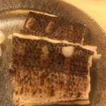 鮨 しゅん輔 - カマスの炙り、竹岡産。噛めばわかるカマスの滋味