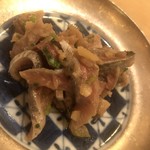 鮨 しゅん輔 - 北海道産の鰯の酢洗い。口中を酢で洗い、握りへ移行します