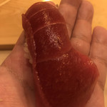 鮨 しゅん輔 - 樋長さんから仕入れた塩竃の中トロ。赤シャリの温度は人肌以上