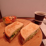 ドリップマニア - 海老アボカドサンドサラダセット850円