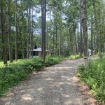 八ヶ岳 えさき - 奥にお店が