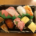 魚喜 - 握り寿司680円