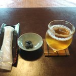 茶寮 宝泉 - 豆菓子、ほうじ茶