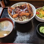 屋台居酒屋 大阪 満マル - ソースカツ丼