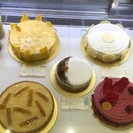 ピエール・エルメ・パリ - アニバーサリーサイズのケーキたち