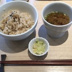 あみかふぇ - 玄米ご飯と自家製ベジみそ汁  漬物