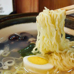 元祖しじみラーメン 和歌山 - もちもちした中太縮れ麺