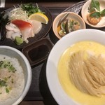 つけ麺一燈 - 貝出汁がばっちりきいた冷やしラーメン